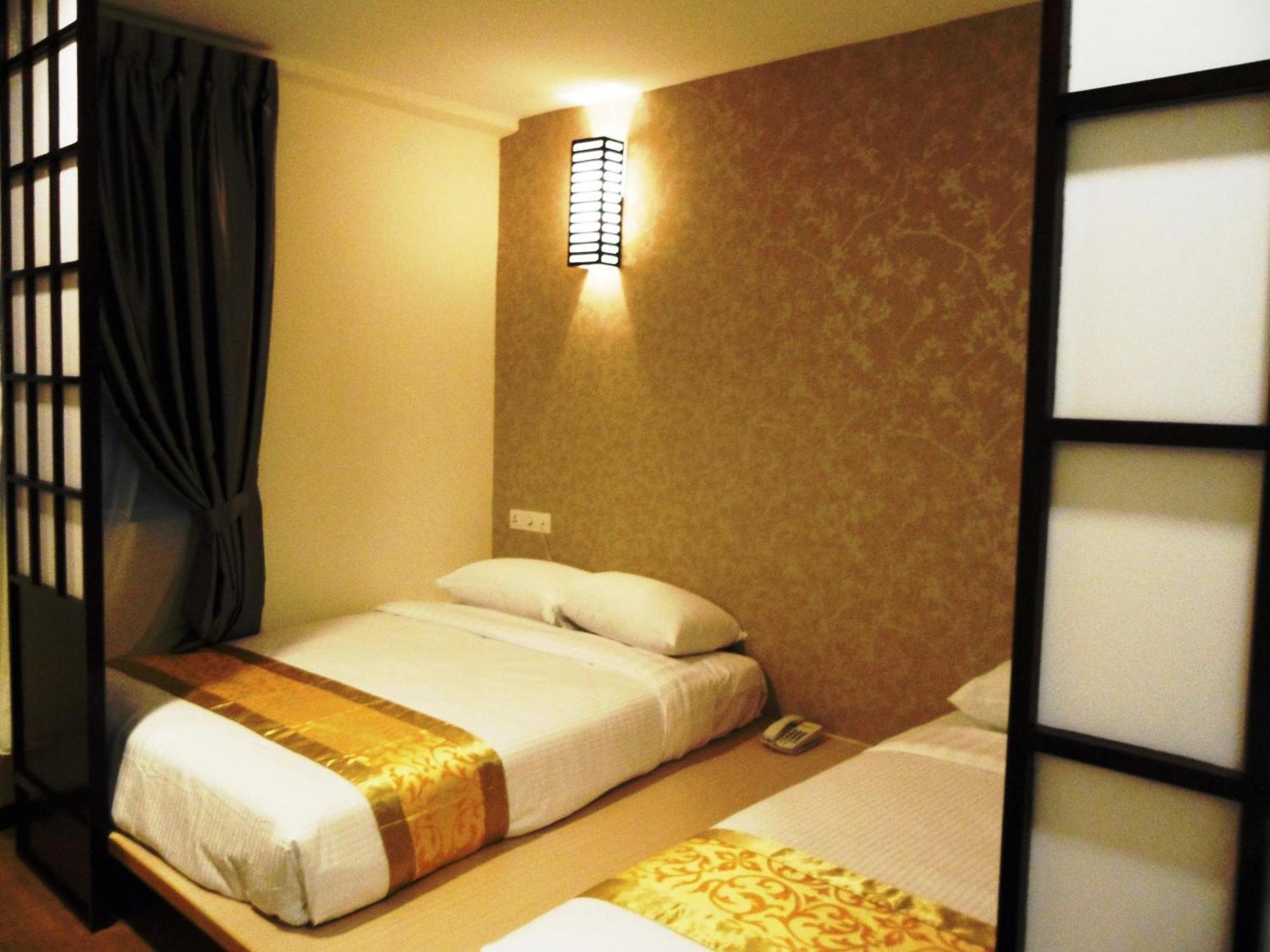 Eight Days Boutique Hotel - Mount Austin 조호르 바루 외부 사진