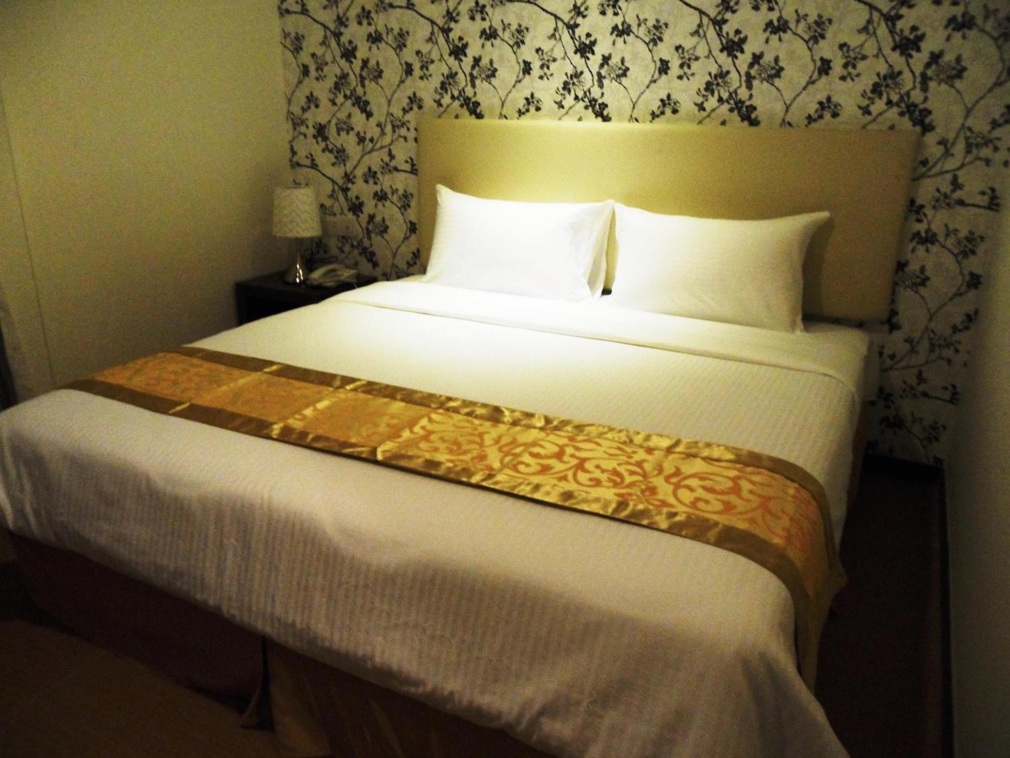 Eight Days Boutique Hotel - Mount Austin 조호르 바루 외부 사진