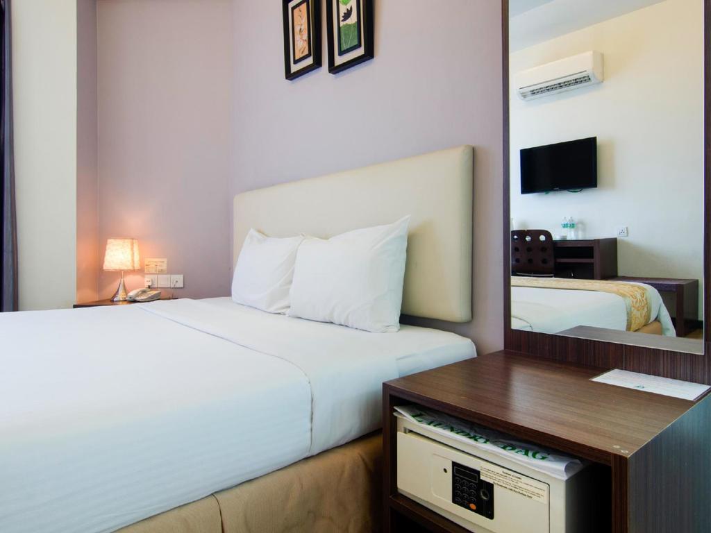 Eight Days Boutique Hotel - Mount Austin 조호르 바루 외부 사진