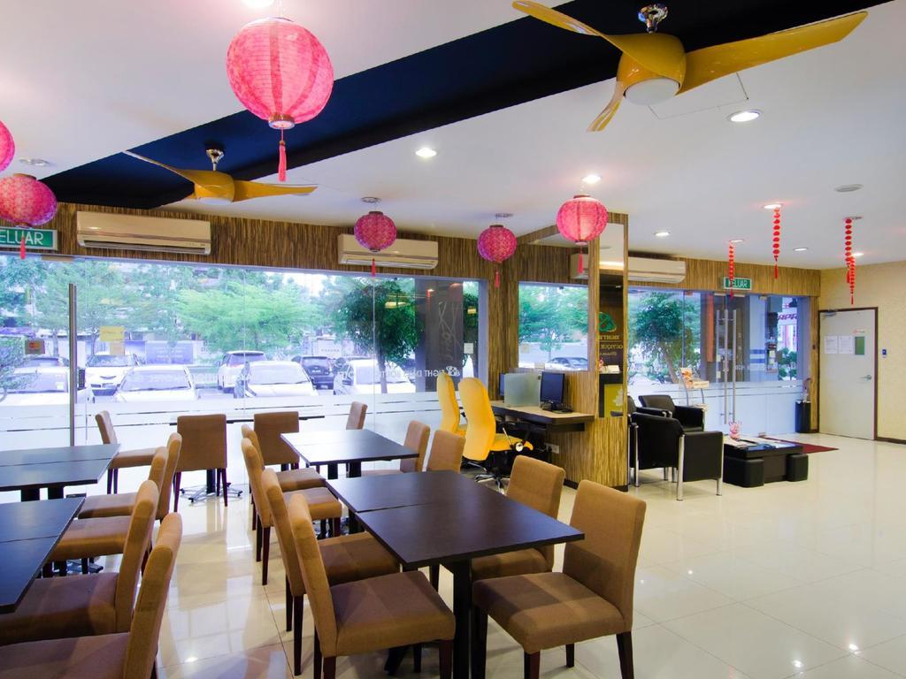 Eight Days Boutique Hotel - Mount Austin 조호르 바루 외부 사진