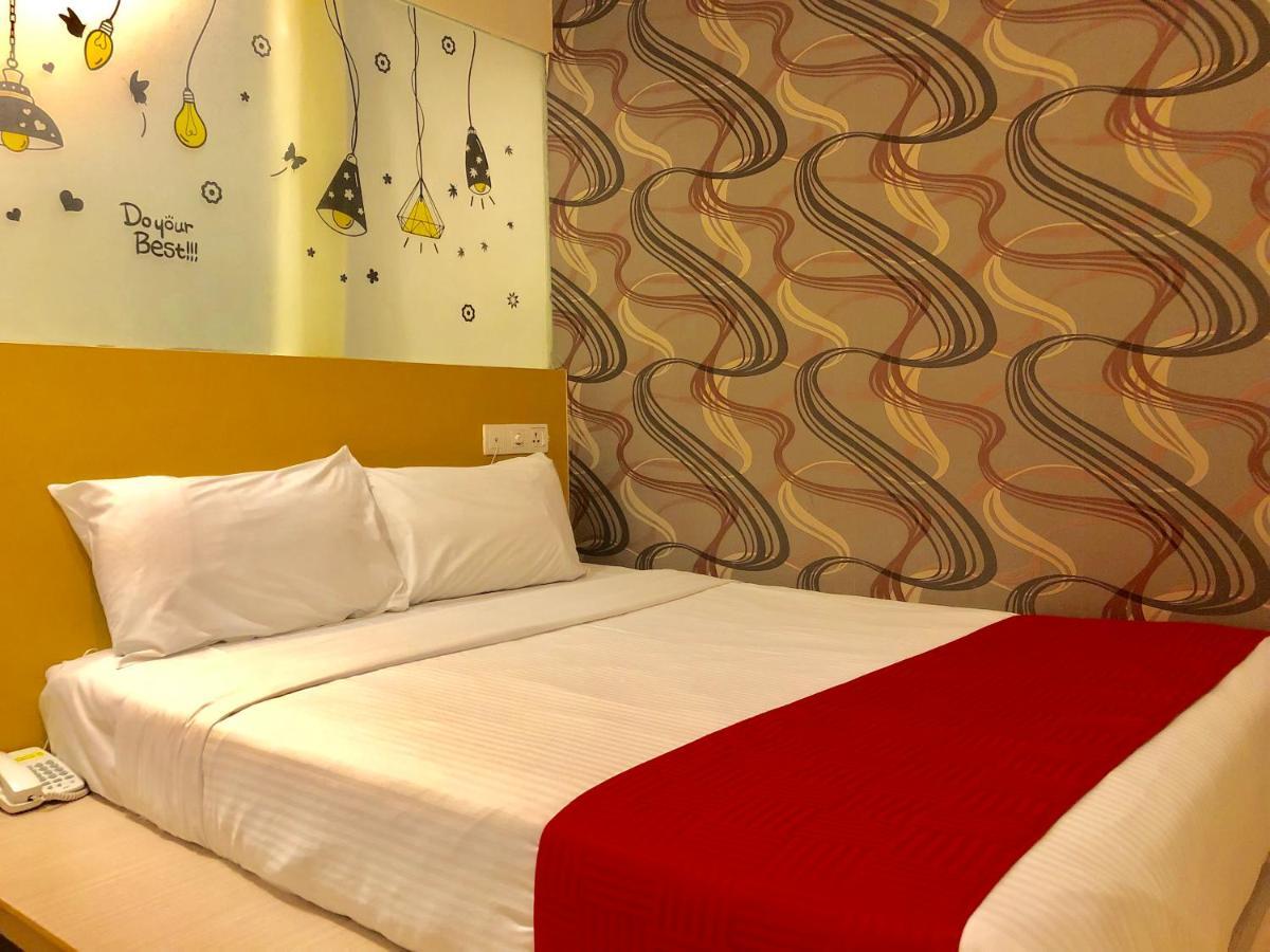 Eight Days Boutique Hotel - Mount Austin 조호르 바루 외부 사진